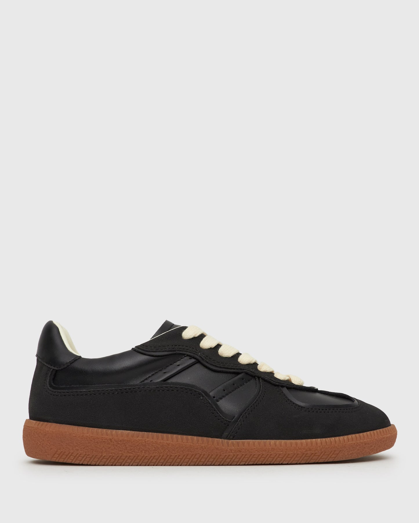 PRE-ORDER JUNE Low-Top Sneakers