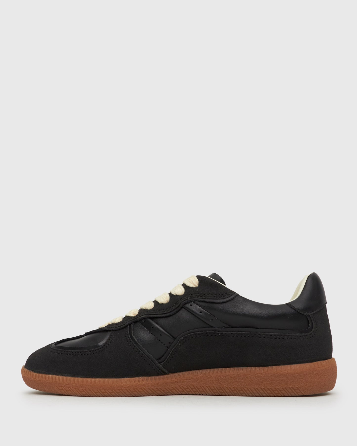 PRE-ORDER JUNE Low-Top Sneakers