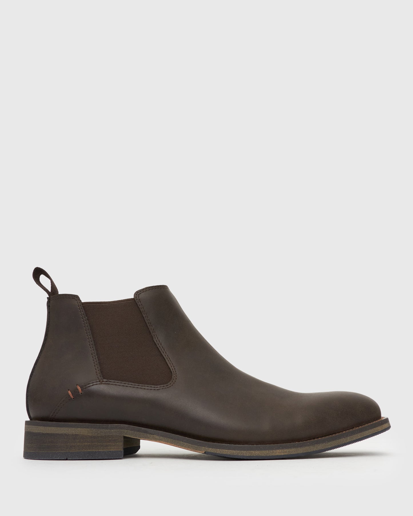 QUIRK Plain Toe Chelsea Boots