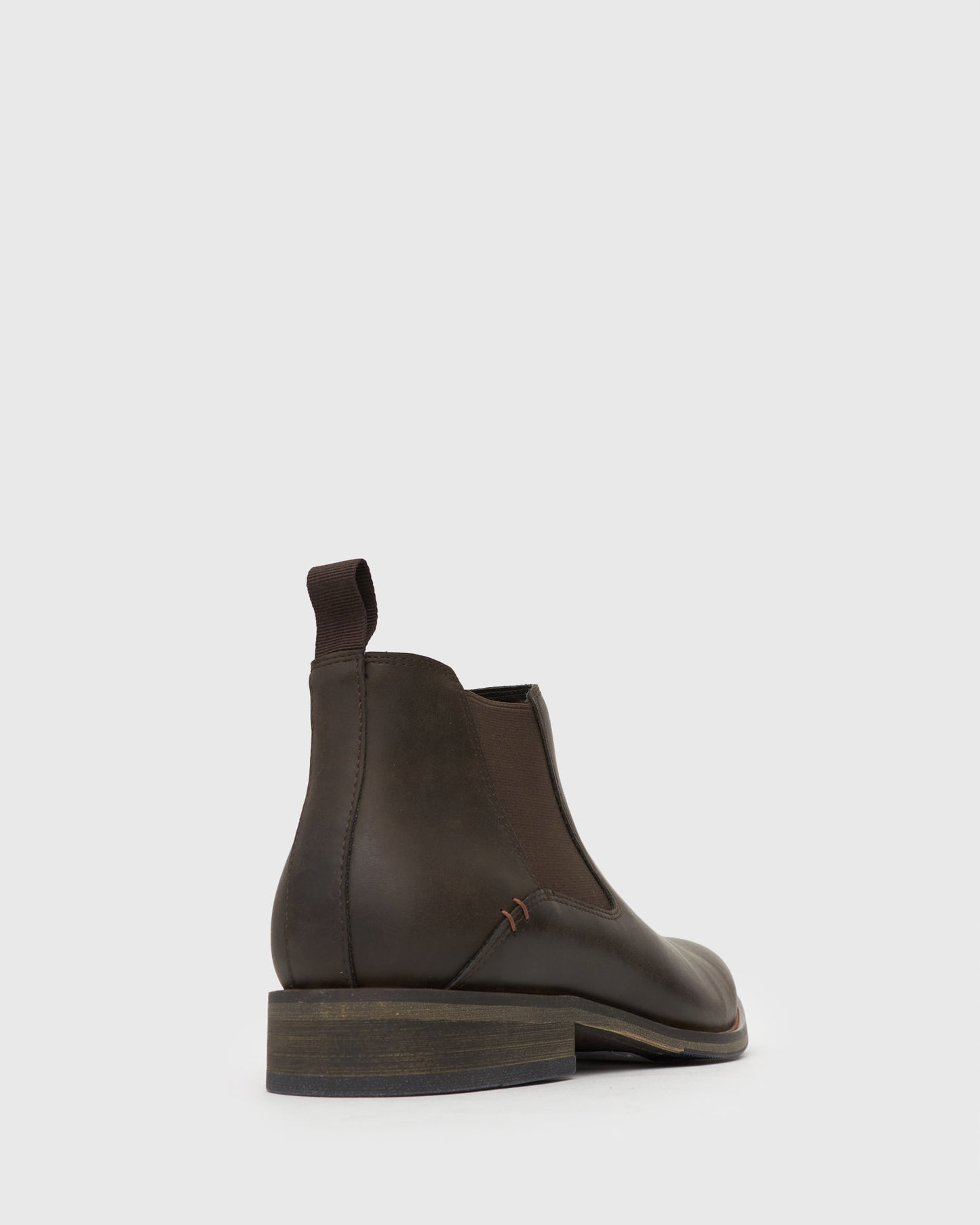 QUIRK Plain Toe Chelsea Boots