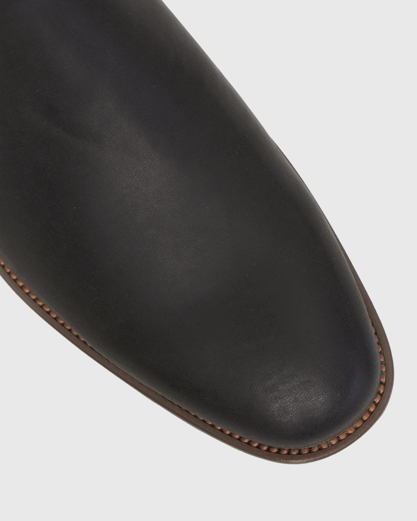 QUIRK Plain Toe Chelsea Boots