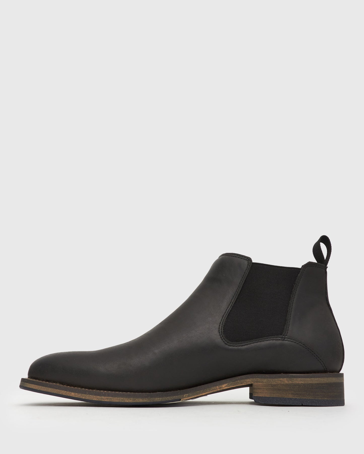 QUIRK Plain Toe Chelsea Boots